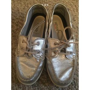 Eastland silver leather boat sneaker lace up flats